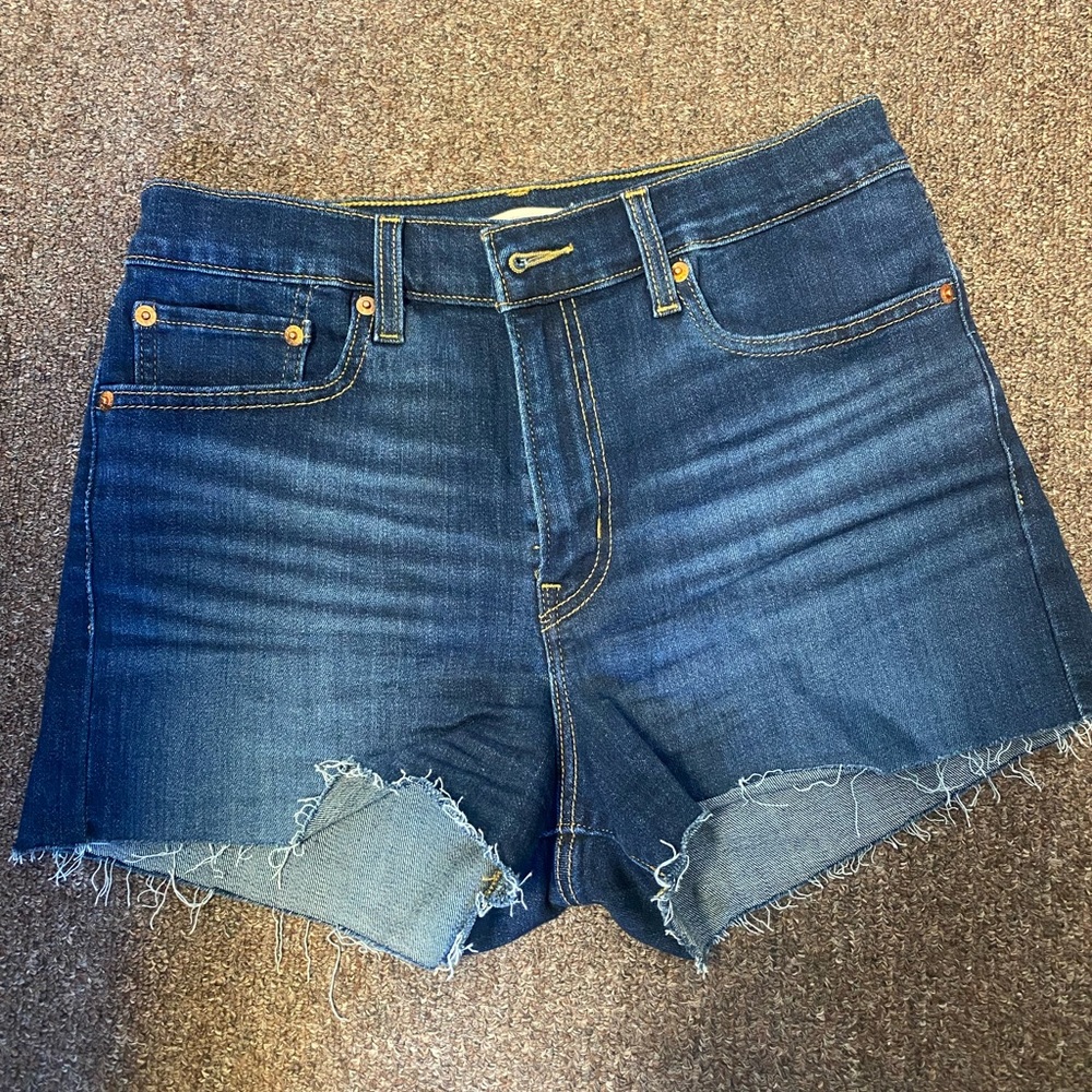 Levi’s high rise stretchy denim shorts